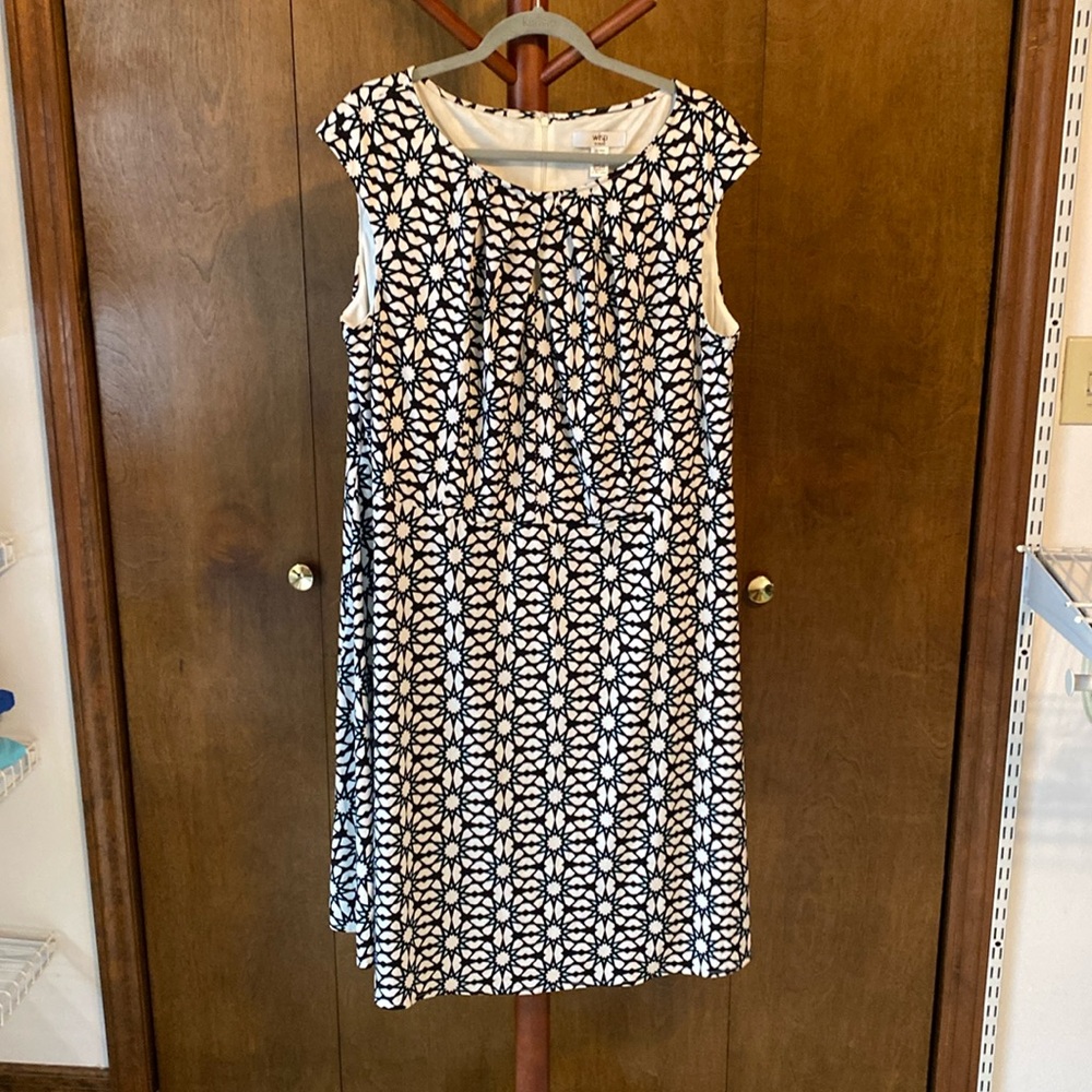 Size 20W black/white/aqua cap-sleeve, geometric print dress